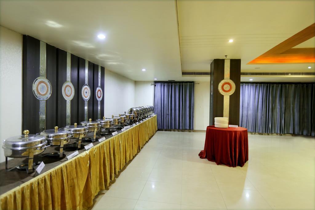 Hotel Sitara Grand Hyderabad Exterior foto